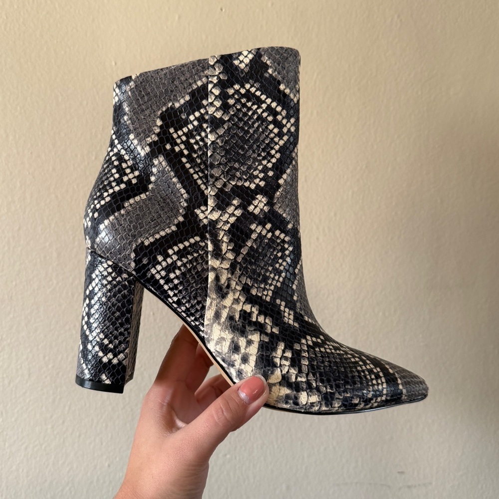 Marc Fisher LTD Snakeskin Booties Pointed Toe Block Heel Ankle Booties size 7.5